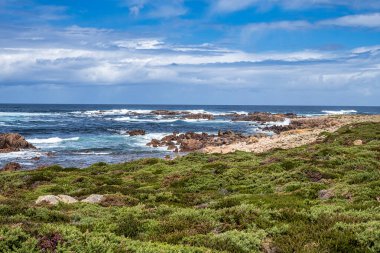 Praia do Trece Sahili ve Deniz feneri patikasının bir bölümü, Camino dos Faros, Camarinas, Galiçya, İspanya