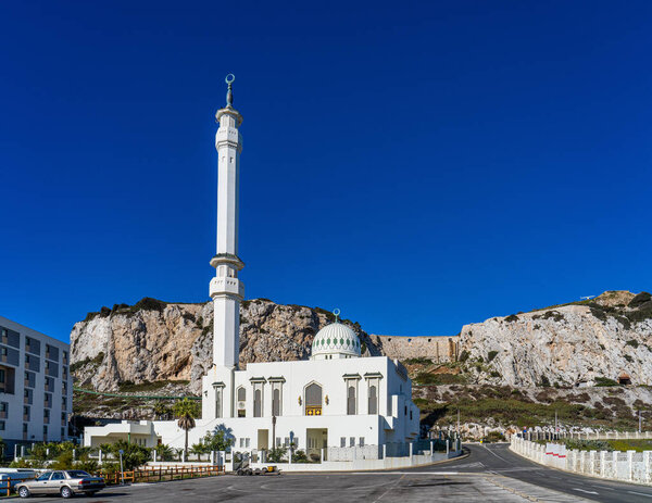 Гибралтар, Великобритания - 18 ноября 2022 года: Мечеть Ибрагима аль-Ибрагима, Европа Пойнт, Гибралтар. Джибриль - британская заморская территория, расположенная на юге Испании..