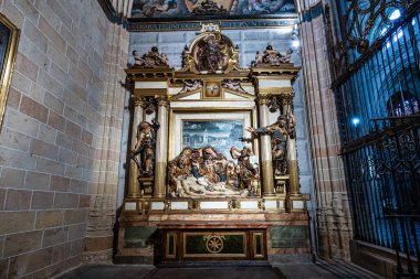 İspanya 'nın tarihi şehri Castilla y Leon' daki Santa Maria de Segovia Katedrali 'nin içi.