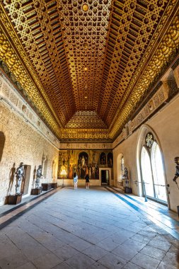 Alcazar Sarayı 'nın içi ve Segovia' nın tarihi bölgesinde İspanyol krallarının kalesi. Avrupa 'da İspanya