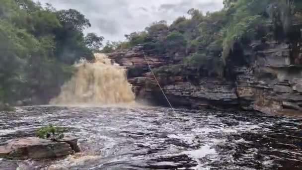 View River Mucugezinho Running Water Forming Waterfall Poco Pato Chapada — ストック動画