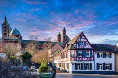Speyer, Almanya - 15-20202 yılları arasında Speyer, Almanya 'da katedral. Resmi olarak Hüküm ve Aziz Stephen 'ın İmparatorluk Katedrali Bazilikası ya da Almanca' da kısaca Dom zu Speyer.