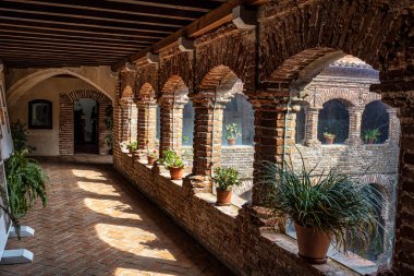 Tentudia, İspanya - Ekim 05, 2022 Calera de Leon 'daki Tentudia Manastırı, 13. yüzyılda kuruldu. Badajoz ili, Extremadura, İspanya