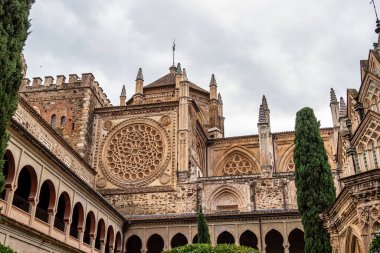 Guadalupe, İspanya - 01 Ekim 2022 Santa Maria de Guadalupe Kraliyet Manastırı. Caceres, İspanya. UNESCO Dünya Mirası Alanı.