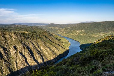 Galiçya, İspanya ve Avrupa 'daki Parada de Sil' deki Madrid Balkonundan güzel Canyon del Sil manzarası
