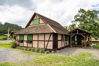Brezilya 'da Pomerode, Santa Catarina kırsalında yarı keresteli Alman göçmen evi