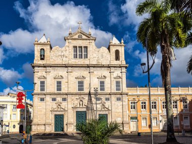 Salvador 'un Primacial Cathedral Basilica' sı, Brezilya 'nın Bahia eyaletinin Salvador şehrinin merkezinde. Portekiz sömürge altın barok iç mimari tarzı.