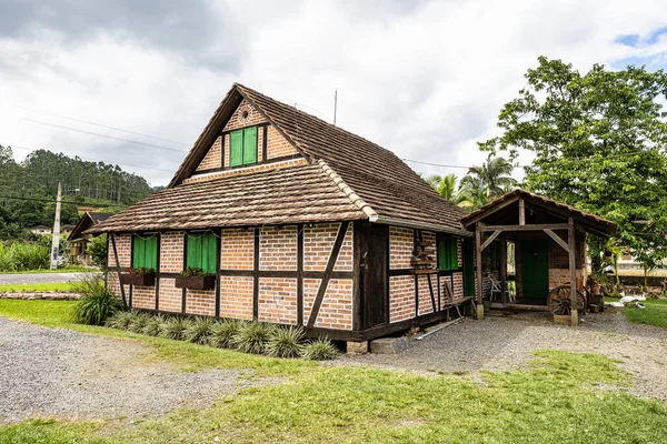 stock image Half-timbered house of german immigrants in the countryside of the city Pomerode, Santa Catarina in Brazil