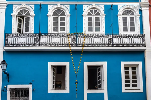 ブラジルのサルバドール バイアにあるペルーリーニョとサント アントニオの歴史地区にあるカラフルな植民地時代の家 — ストック写真
