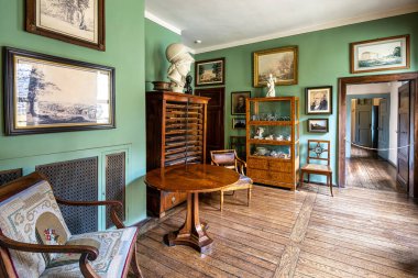 Weimar, Almanya - 11 Mayıs 2023: Almanya 'nın Weimar kentindeki Johann Wolfgang von Goethe' nin evi. Goethe Müzesi, Johann Wolfgang Goethe 'nin hayatına ve çalışmalarına adanmıştır..