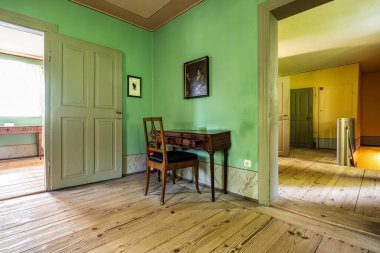 Weimar, Almanya - 12 Mayıs 2023: Weimar, Thuringia 'da Johann Wolfgang von Goethe' nin bahçe evinin içi. Unesco Dünya Mirası Sitesi