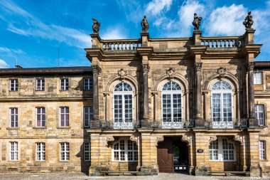 Yeni Saray, Neue Schloss Bayreuth, Almanya. 1753 'ten kalma Margrave' lerin koltuğu. Bayreuth, Richard Wagner 'in yıllık operaları ile ünlüdür..