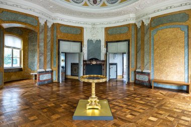 Weimar Thuringia Almanya yakınlarındaki Belvedere Kalesi 18. yüzyıldan kalma zarif bir yazlık ev. Castle Park 'tan görüntü.