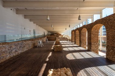 Jaca, İspanya - 25 Ekim 2022: Yeni manastır sergisi San Juan de la Pena, Jaca yakınlarında. Huesca, Aragon. Avrupa 'da İspanya