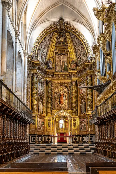 Burgos, İspanya - 17 Haziran 2023: Santa Maria la Real de Las Huelgas Manastırı, Burgos, Castille ve Leon 'un tarihi manastırı.