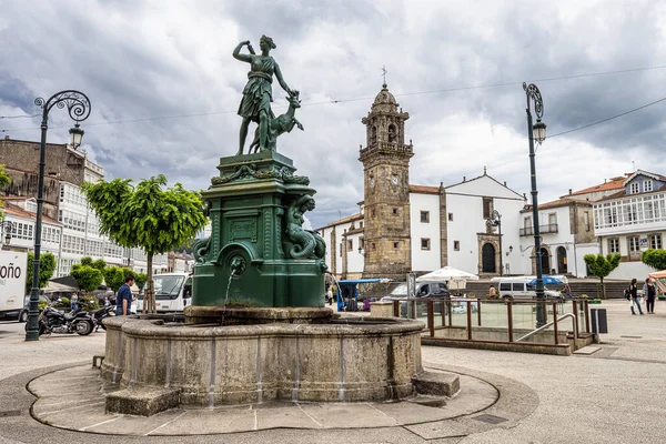 Betanzos, İspanya - 21 Haziran 2023: Diana Cazadora Çeşmesi, Betanzos, Coruna, Galiçya, İspanya 'daki Hermanos Garcia Naveira Meydanı' nda