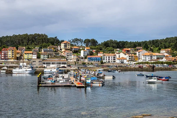 Camarinas, İspanya - 25 Haziran 2023: Galiçya, İspanya, Avrupa 'daki balıkçı köyü