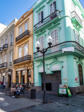 Gran Canaria, İspanya - 22 Şubat 2023: Büyük Kanarya 'nın başkenti Las Palmas' ta ana alışveriş caddesi Calle Triana. Büyük Kanarya Adası, İspanya