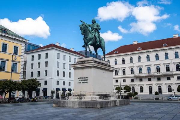 Statua Maximilian Churfuerst Von Bayern Piazza Wittelsbacher Monaco Baviera Germania — Foto Stock