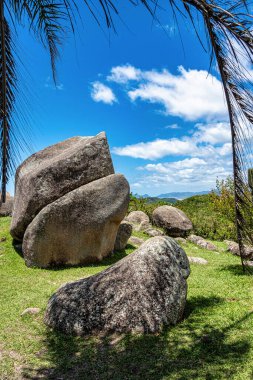 The Dolmen Trail of the Prayer, Dolmen da Oracao in Morro da Galheta, Florianopolis yakınlarında, Santa Catarina, Brezilya