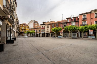 Aranda de Duero, İspanya - 16 Haziran 2023: Aranda de Duero, İspanya 'nın Burgos eyaletinin Ribera del Duero şehrinin başkentidir.