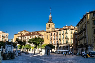 Segovia, İspanya - Temmuz 05, 2023: Segovia 'da Katolik Kilisesi Iglesia de San Martin, Avrupa' da İspanya. UNESCO Dünya Mirası Alanı