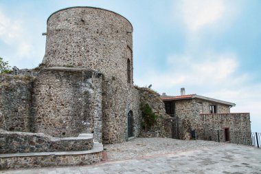 Guardia Piemontese, Cosenza bölgesi, Calabria, İtalya. Torre ve Porta del Sangue, 5 Haziran 1561 katliamının anısına
