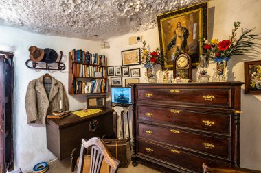 Gran Canaria, İspanya - 23 Şubat 2023: Artenara 'daki Museo Etnografico Casas Cuevas, Gran Canaria, İspanya, Avrupa' daki mağaraların içi