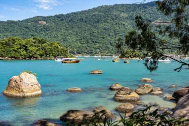 Büyük ada Ilha Grande 'deki Abraao Preta plajı Angra dos Reis, Rio de Janeiro, Brezilya, Güney Amerika