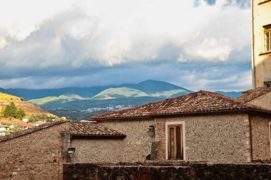 İtalya 'nın eski Cosenza kasabası. Cosenza, Calabria, İtalya 'daki tarihi binalar