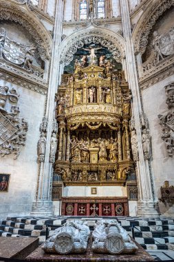 Burgos, İspanya - 17 Haziran 2023: Castilla y Leon, İspanya 'daki Burgos Katedrali. Unesco Dünya Mirası Alanı. Bir Roma tapınağının tepesine dikildi, bir Fransız Gotik modelini takip ederek..