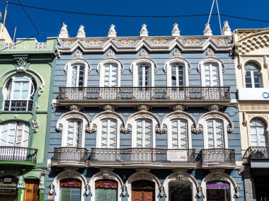 Gran Canaria, İspanya - 22 Şubat 2023: Gran Canaria 'nın başkenti Las Palmas' da ana alışveriş caddesi Calle Triana. Büyük Kanarya Adası, İspanya