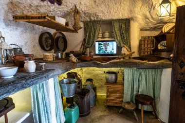 Gran Canaria, İspanya - 23 Şubat 2023: Artenara 'daki Museo Etnografico Casas Cuevas, Gran Canaria, İspanya, Avrupa' daki mağaraların içi