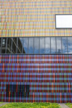 Münih, Almanya - 29 Nisan 2023: Almanya 'nın Münih kentindeki modern müze binası. Simetri. Minimalizm.