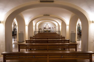 Münih, Almanya - 18 Haziran 2023: Buergersaalkirche 'in iç mimarisi, Münih, Almanya' daki Vatandaş Salonu Kilisesi. 1709 yılında inşa edilmiş ve Münih 'in iç kesimlerinde tarihi bir binadır.
