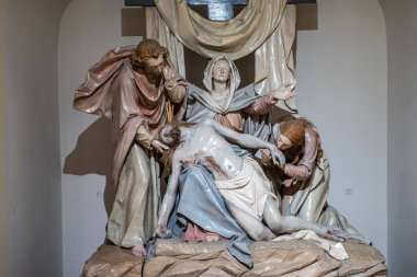 Münih, Almanya - 18 Haziran 2023: Buergersaalkirche 'in iç mimarisi, Münih, Almanya' daki Vatandaş Salonu Kilisesi. 1709 yılında inşa edilmiş ve Münih 'in iç kesimlerinde tarihi bir binadır.