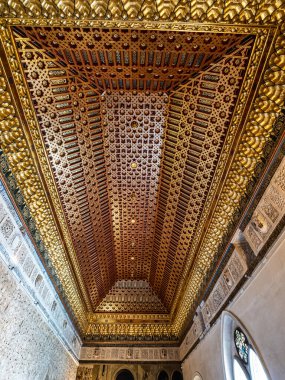 Segovia, İspanya - Haziran 06, 2023: Segovia 'nın tarihi bölümünde Alcazar Sarayı' nın iç kesimi ve İspanyol krallarının kalesi. Avrupa 'da İspanya