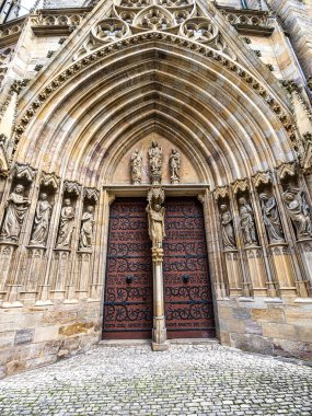 Erfurt Katedrali ve St. Mary Kolej Kilisesi, Erfurt, Almanya. Martin Luther 1507 'de katedralde papaz oldu.