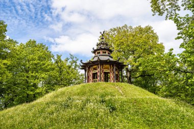 Schneckenberg 'deki Çin Pavyonu, Almanya' nın Yukarı Franconia bölgesinde, Bayreuth, Bavyera yakınlarındaki Tarihi Hermitage parkında.