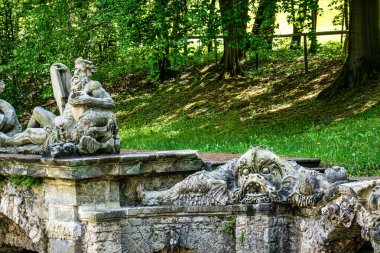 Low Grotto Parkı 'ndaki Çeşme Tarihi Hermitage parkında, Eremitage Bayreuth, Bavyera, Yukarı Franconia, Almanya