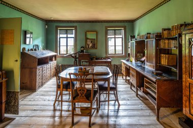 Weimar, Almanya - 11 Mayıs 2023: Almanya 'nın Weimar kentindeki Johann Wolfgang von Goethe' nin evi. Goethe Müzesi, Johann Wolfgang Goethe 'nin hayatına ve çalışmalarına adanmıştır..