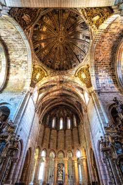 Oseira, İspanya - Haziran 02, 2023: Oseira Manastırı Ourense, Galiçya, İspanya. Santa Maria la Real de Oseira Manastırı. Trappist manastırı. Kemerli binalar ve çeşmeler.