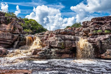 Buracao şelalesine giden kanyonlar, Ibicoara, Bahia 'daki Chapada Diamantina, Latin Amerika' daki Brezilya