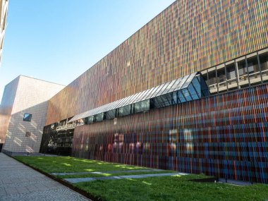 Almanya'da Münih'te Bina Modern Müzesi. Simetri. Minimalizm.