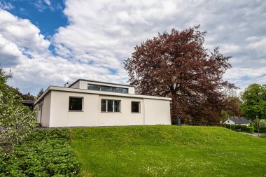 Haus am Horn binası Weimar, Almanya 'da çimenli bir bina. Haus am Horn Weimar 'daki tek Bauhaus binasıdır..