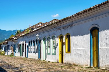 Paraty, Rio de Janeiro, Brezilya 'daki tarihi merkezlerin sokakları ve evleri. Paraty, Unesco listesindeki Colonil City.