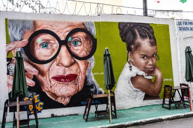Rio de Janeiro, Brezilya - 29 Kasım 2023: Grafiti sokak resimleri özellikle Brezilya 'nın Santa Teresa ve Lapa mahallelerinde olmak üzere Rio de Janeiro sokaklarında ve arka sokaklarında sergilenmektedir.