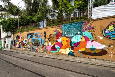 Rio de Janeiro, Brezilya - 29 Kasım 2023: Grafiti sokak resimleri özellikle Brezilya 'nın Santa Teresa ve Lapa mahallelerinde olmak üzere Rio de Janeiro sokaklarında ve arka sokaklarında sergilenmektedir.