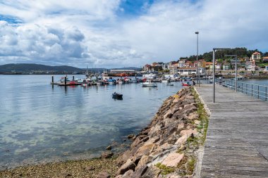 Camarinas, İspanya - 25 Haziran 2023: Galiçya, İspanya, Avrupa 'daki balıkçı köyü