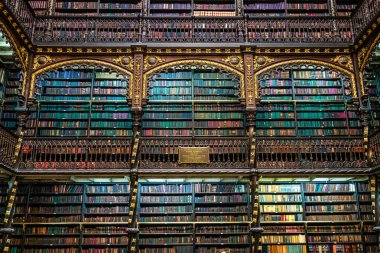Rio de Janeiro, Brezilya - 30 Kasım 2023: Rio de Janeiro, Brezilya Kraliyet Portekiz Reading Kabinesi. Portekiz dışındaki en büyük ve en değerli Portekizce edebiyata sahiptir..